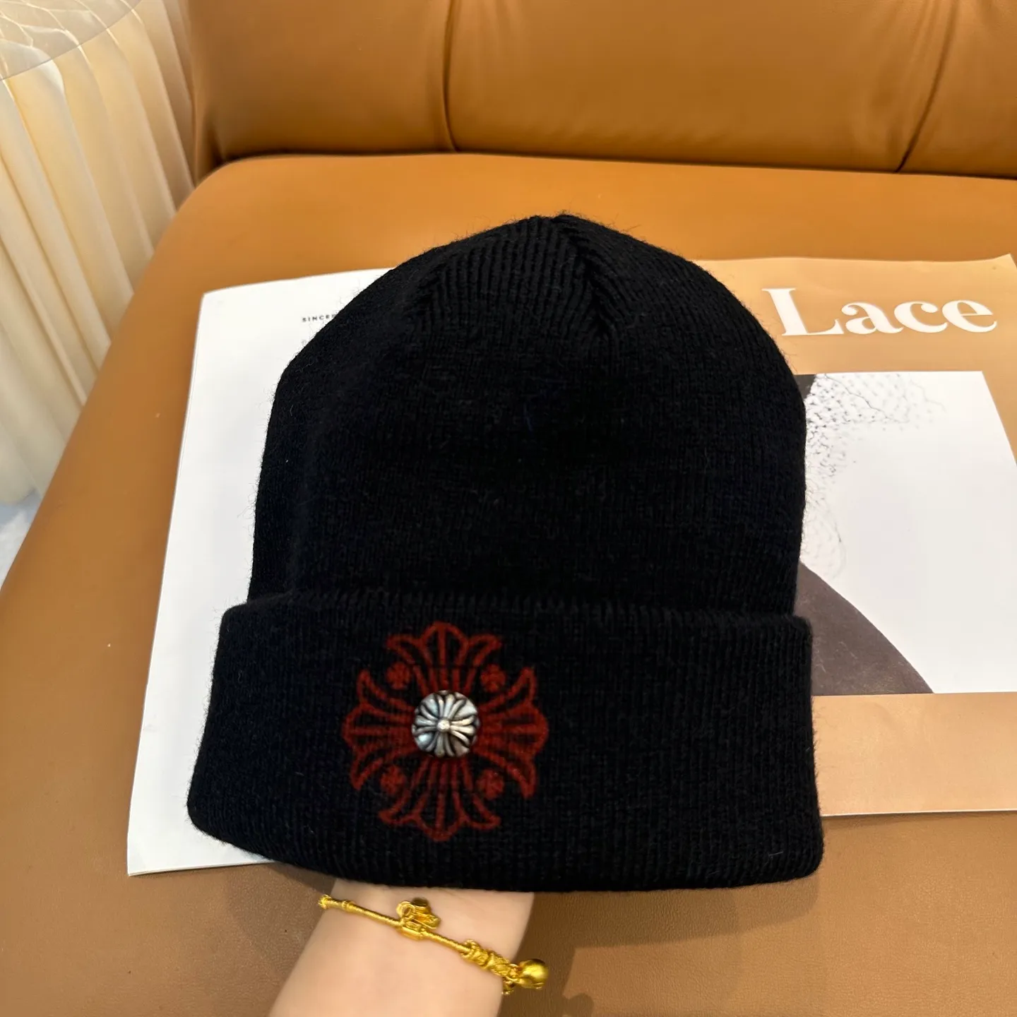 P66 🤍Chrome hearts new autumn and winter embroidered cross knitted hat🧶 One of the must-have hats in autumn and winter~ It really looks good on whoever wears it~, it is also a perfect match in black and white and gray in autumn~